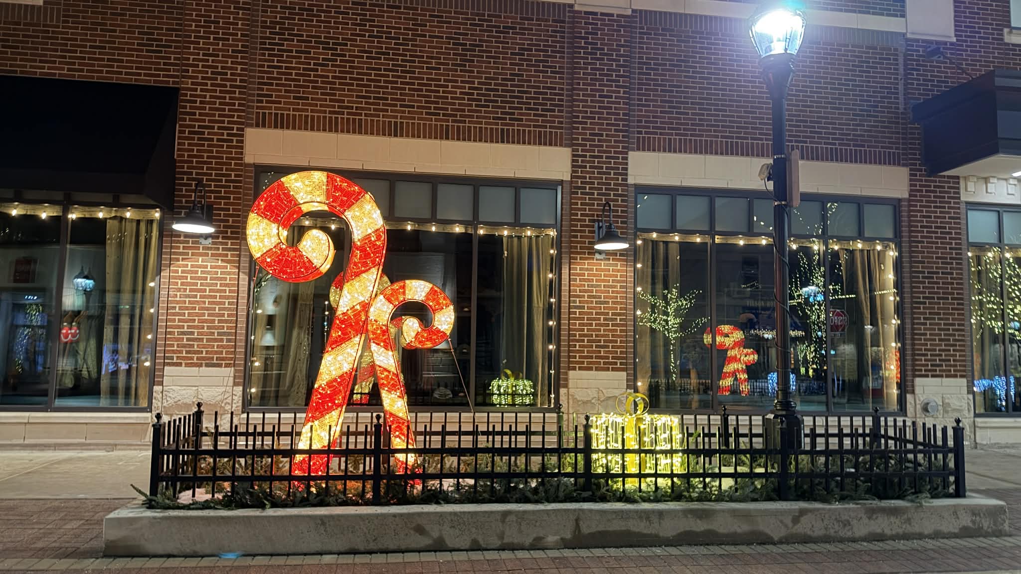 Waterfront 8ft Candy Cane Set