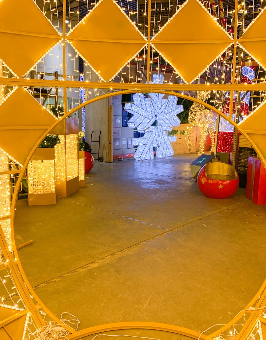 3D Large Ornament Walk-Thru Ball