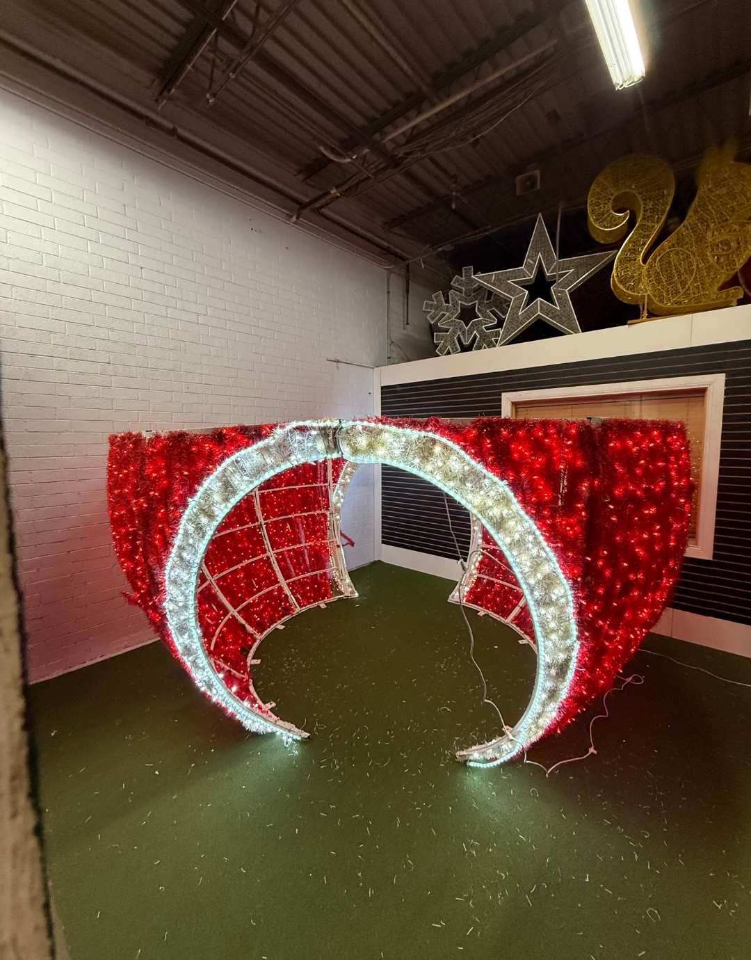 Used - Red walkthrough ornament with 2 side ornaments