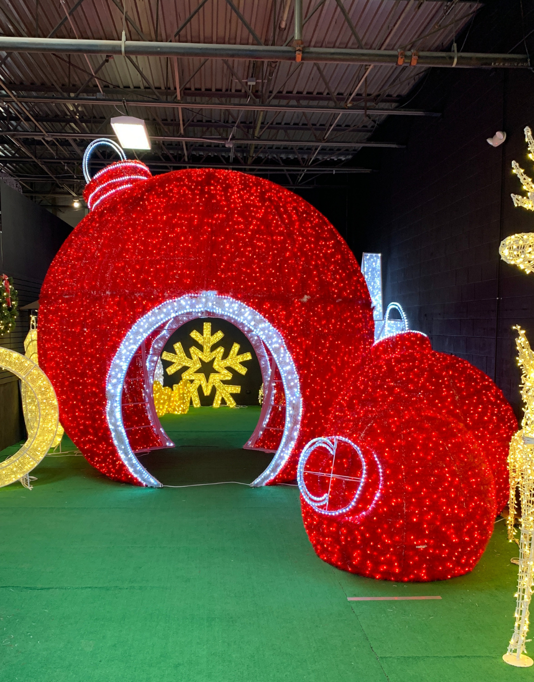 Used - Red walkthrough ornament with 2 side ornaments