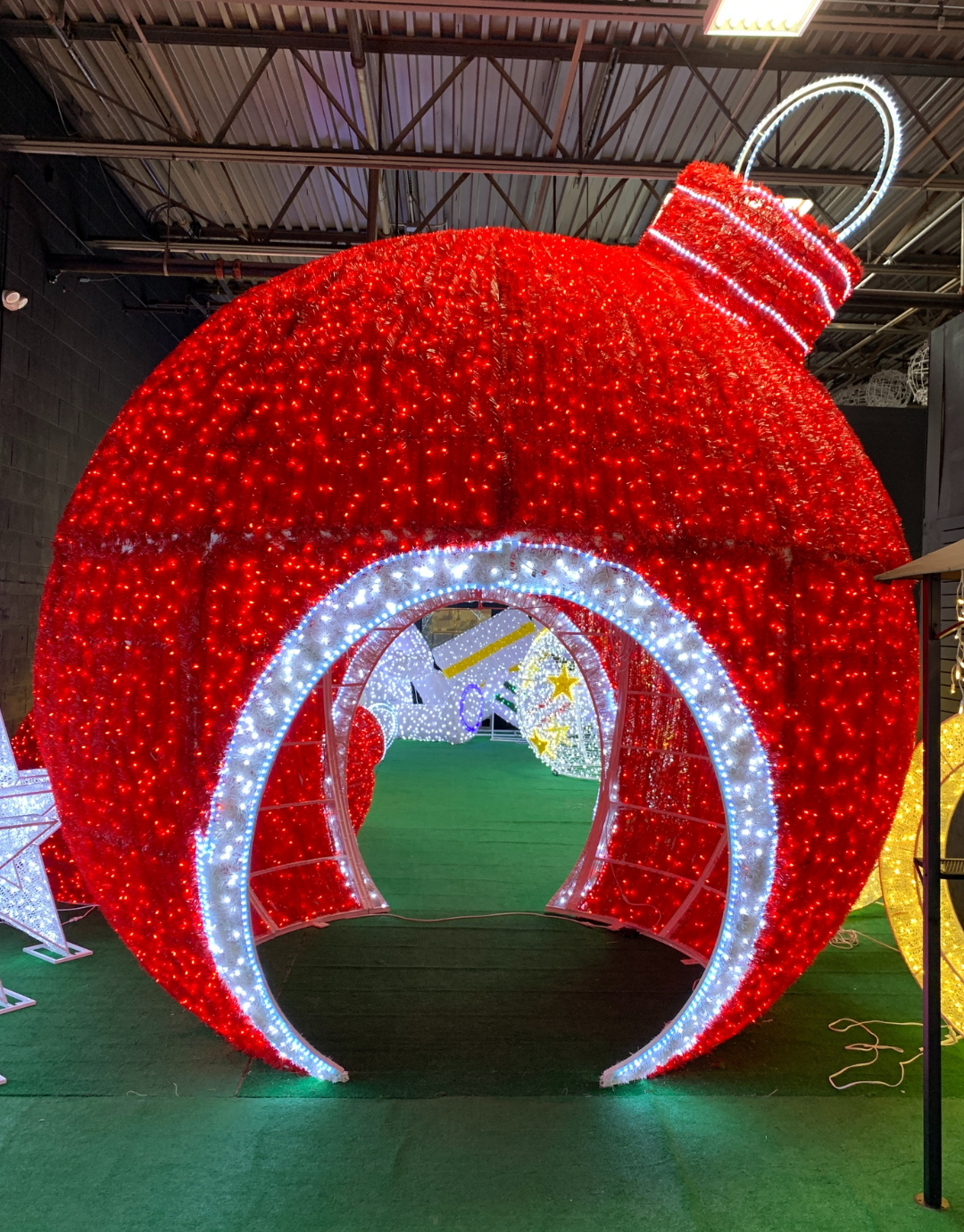 Used - Red walkthrough ornament with 2 side ornaments