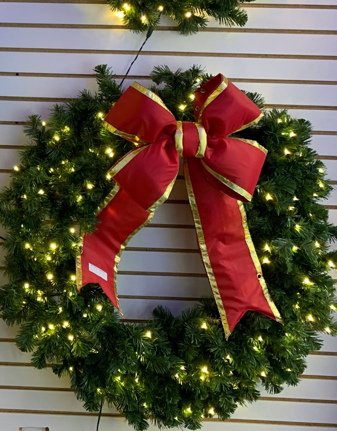 USED - 48'' Deluxe Oregon Fir Warm White Wreath