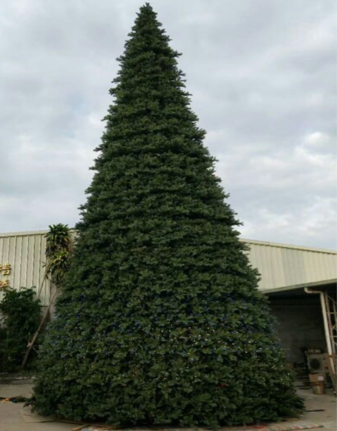 30' Tower Tree- LED 5mm Warm White
