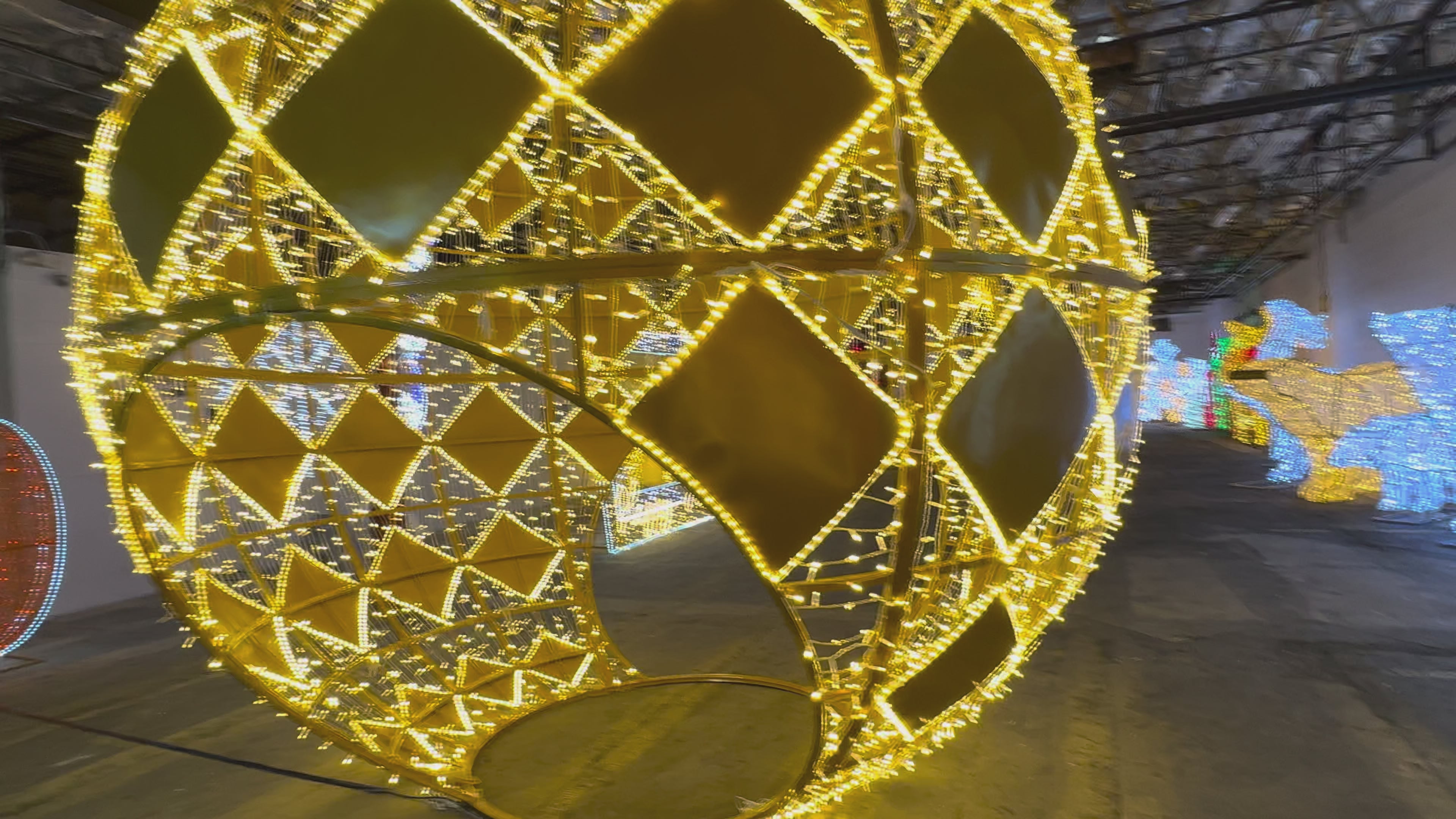3D Large Ornament Walk-Thru Ball